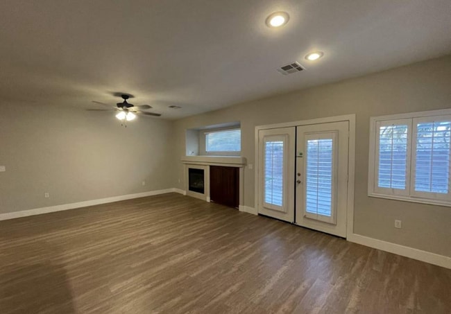 Building Photo - 4463 El Presidio Dr