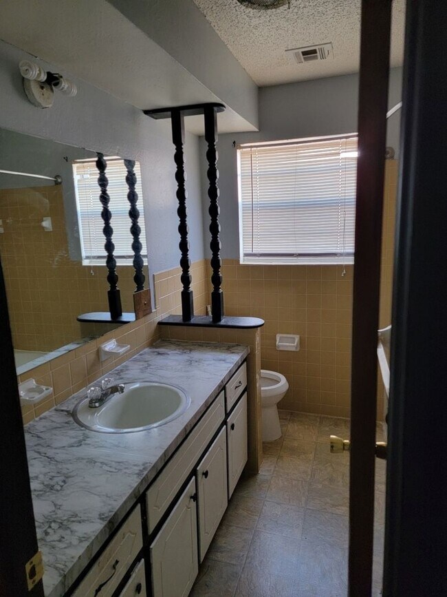 Foto del edificio - 6948 SW Forest Ave