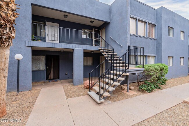 Foto del edificio - TOTAL REMODELED CONDO IN PHOENIX!