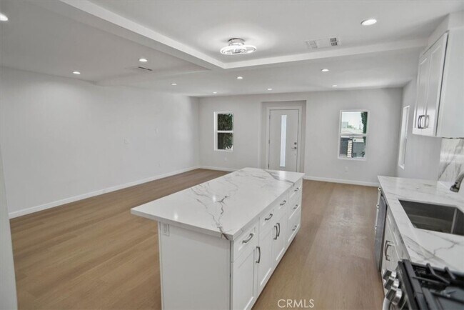 Foto del edificio - 10326 Silverton Ave