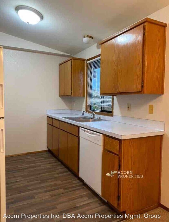 Foto del edificio - 3 br, 1 bath House - 386 NE Ernst St