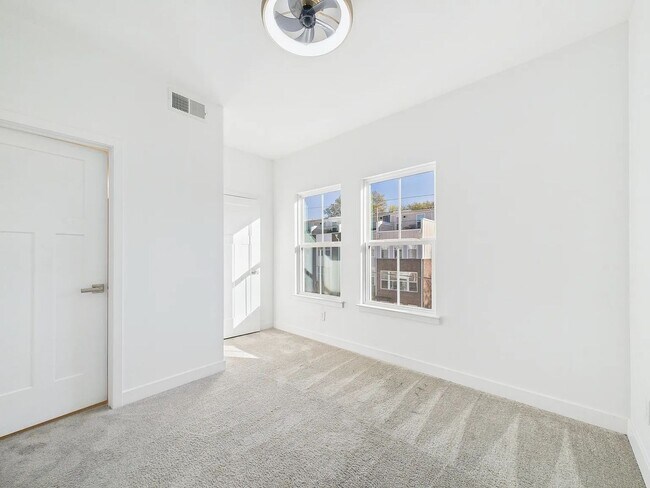 Foto del edificio - Charming 3BR Townhome in Charlotte