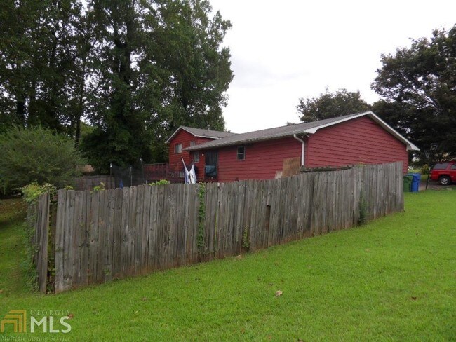 Building Photo - 3761 N Camp Creek Pkwy SW