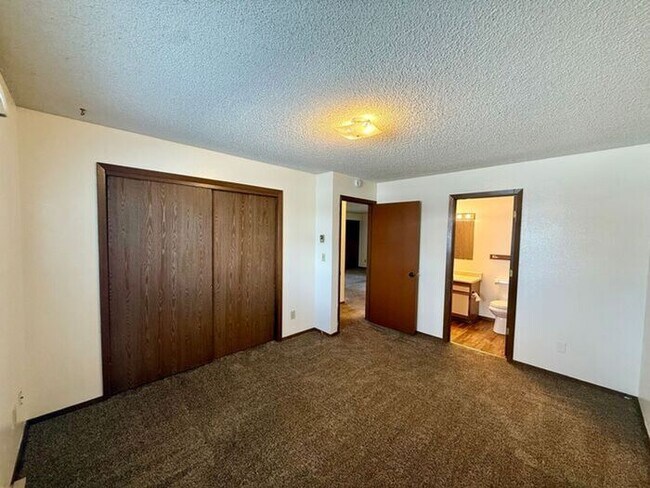 Foto del edificio - Move in specials - Pick One - 1st month free or $100 off monthly rent. Flexible lease terms are a...
