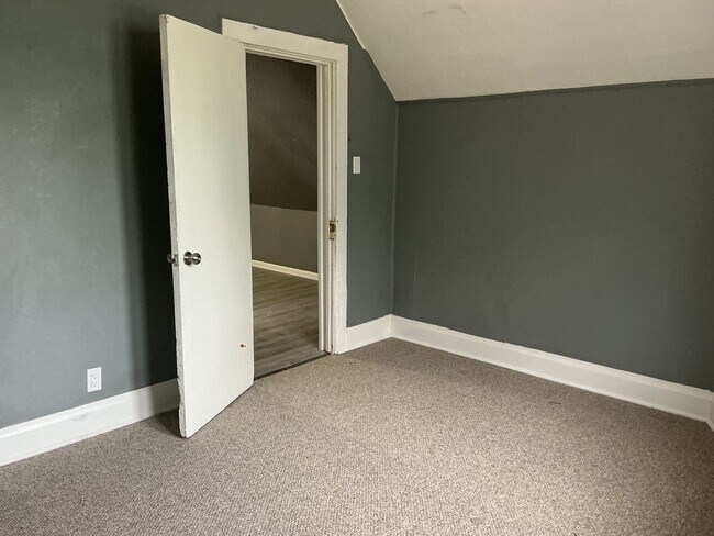 Foto del edificio - 6 bedroom single family home