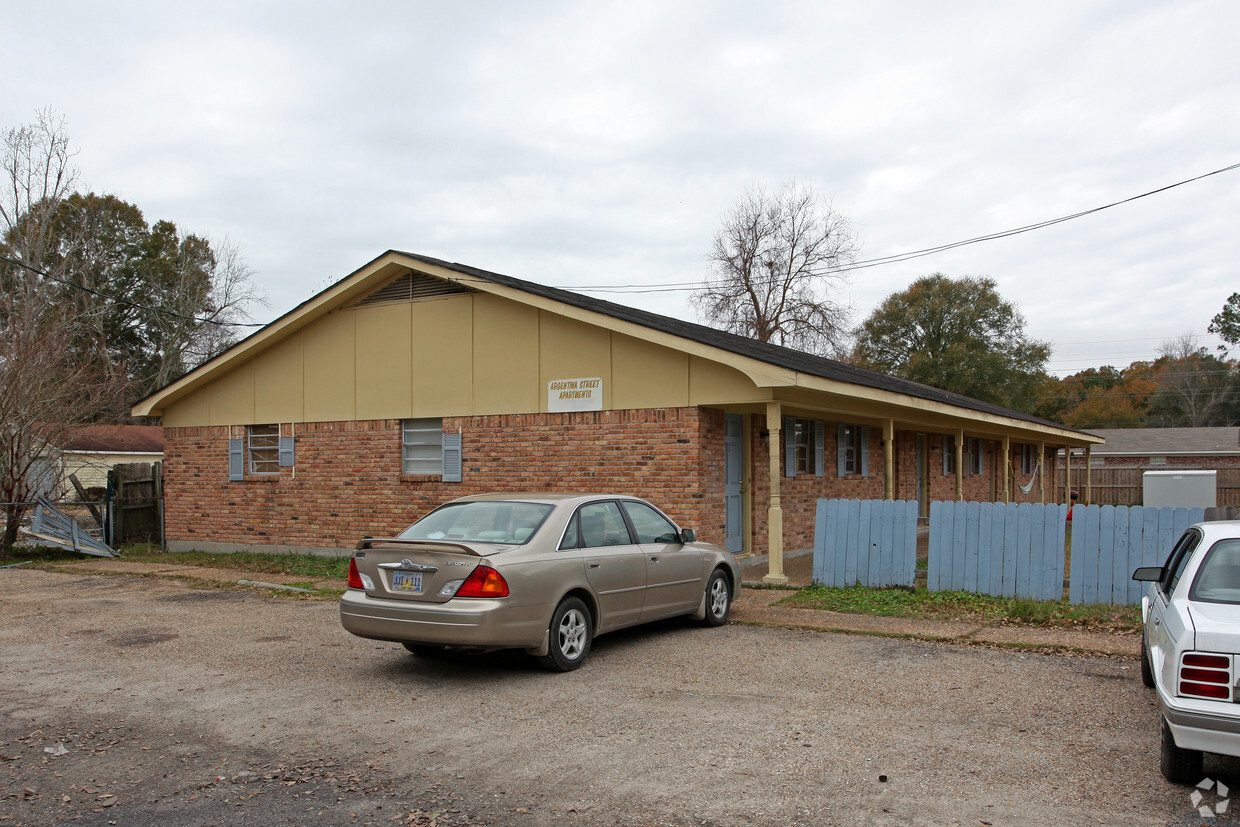 Primary Photo - Twin Trees Apartments