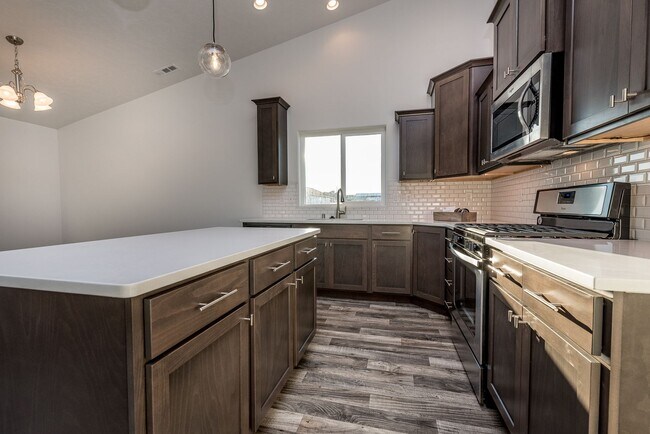 Building Photo - Stunning 4 Bed, 2 Bath Rancher in Airway H...