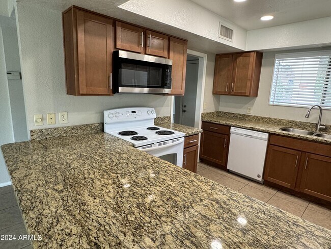 Foto del edificio - 1625 E Edgewater Dr