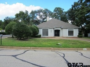 Building Photo - 401 Woodland Hills Dr