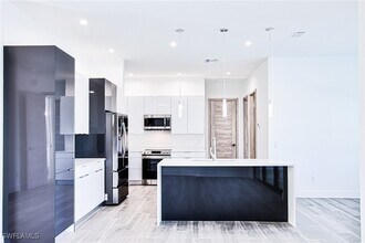 Building Photo - 3206 SW 5th Ave Building Photo - 3206 SW 5th Ave