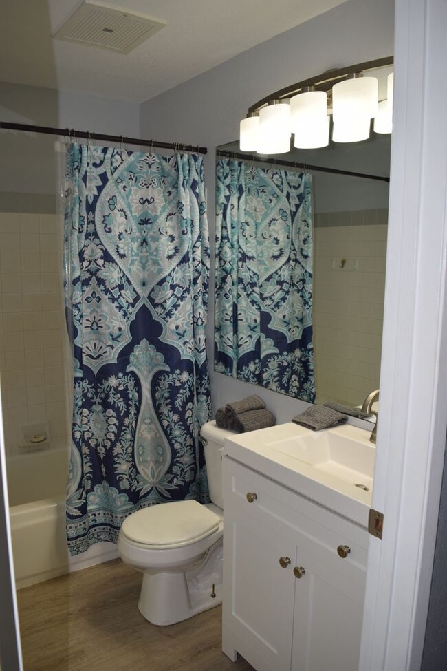 Building Photo - Southpointe - Upstairs 2 bedroom 1.5 bath ...