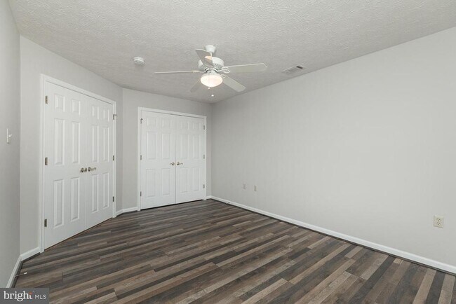 Foto del edificio - 106 Butterscotch Ct