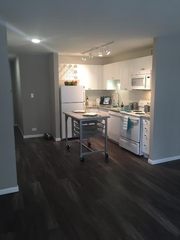 Building Photo - 855 N Dewitt Pl