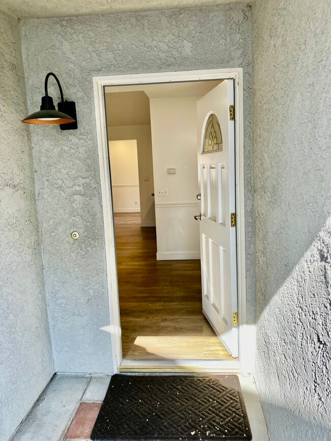 Building Photo - 2899 Thicket Pl
