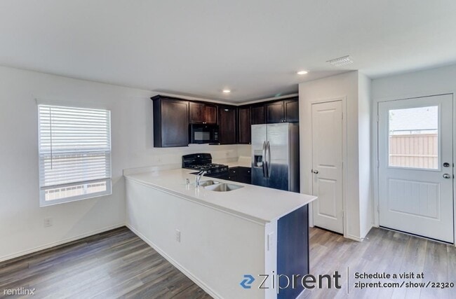 Building Photo - 3 br, 2 bath House - 3942 Surrey Drive, Cr...