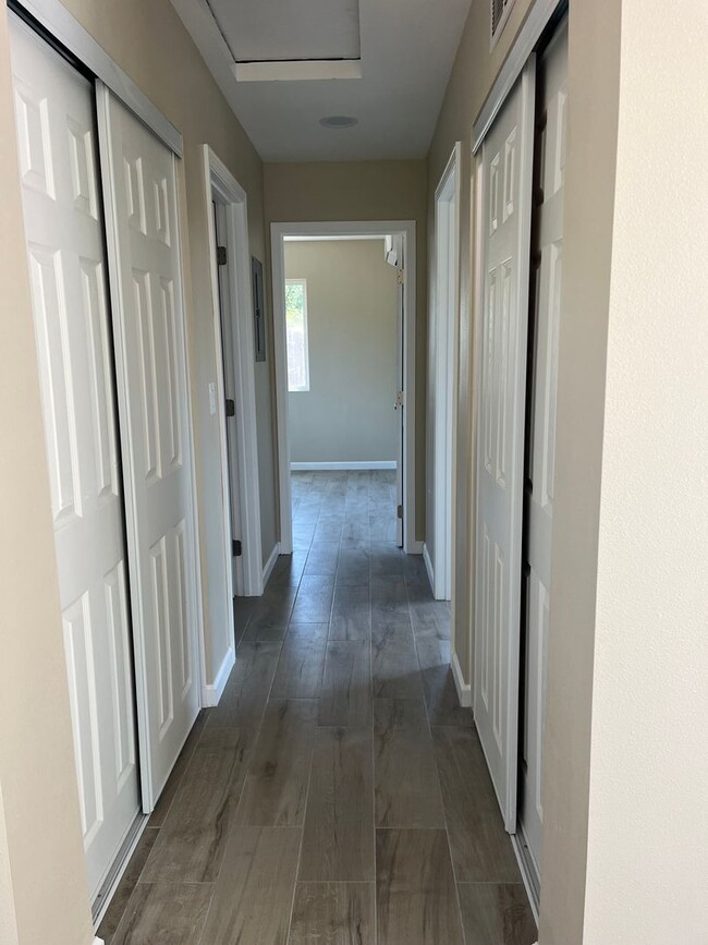 Building Photo - Penny Dr (8903)
