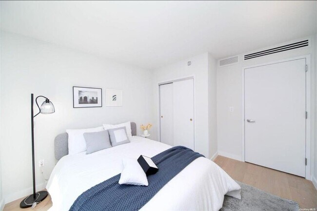 Foto del edificio - 13680 41st Ave