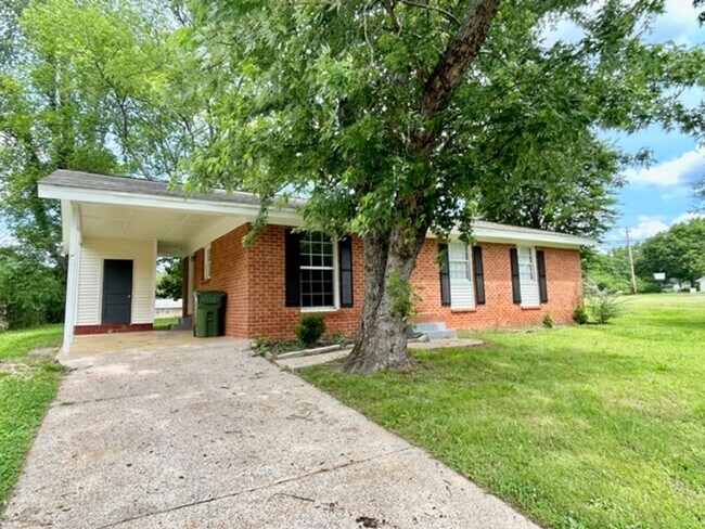 Building Photo - NEWLY RENOVATED - THREE BED/TWO BATH RANCH...