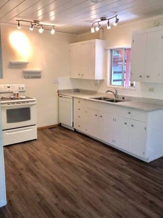 Foto del edificio - 2 Bedroom 1 Bath Log Home on Fitch Mt., He...