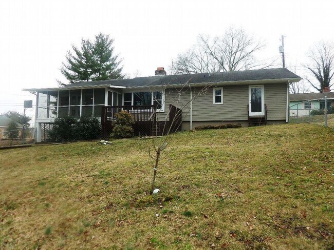 Building Photo - 311 East Forest Ln