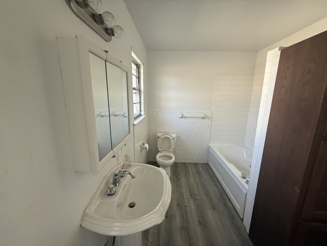 Foto del edificio - 734 E 30th St