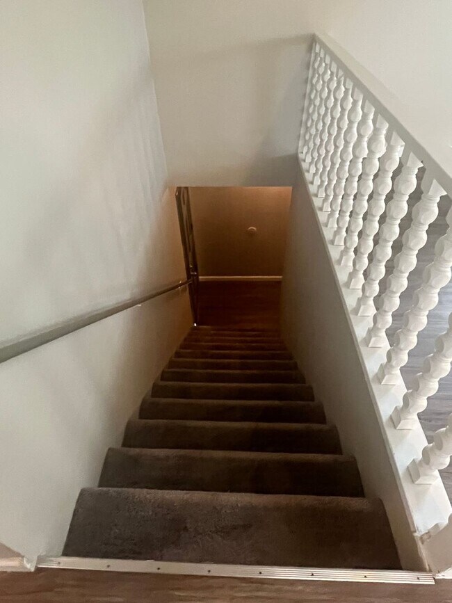 Building Photo - Crest Duplex