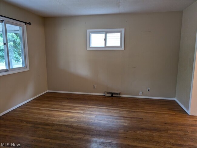 Building Photo - 2549 Kendall Rd