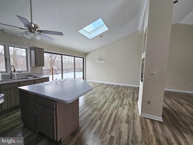 Foto del edificio - 3052 Funks Mill Rd