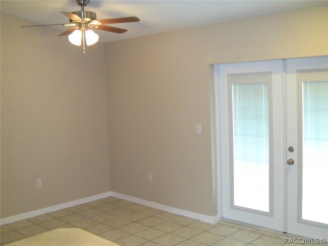 Building Photo - 2507 W Oakland Ln