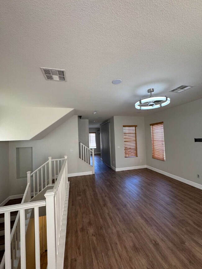 Foto del edificio - 3 Bed 3.5 Bath Summerlin