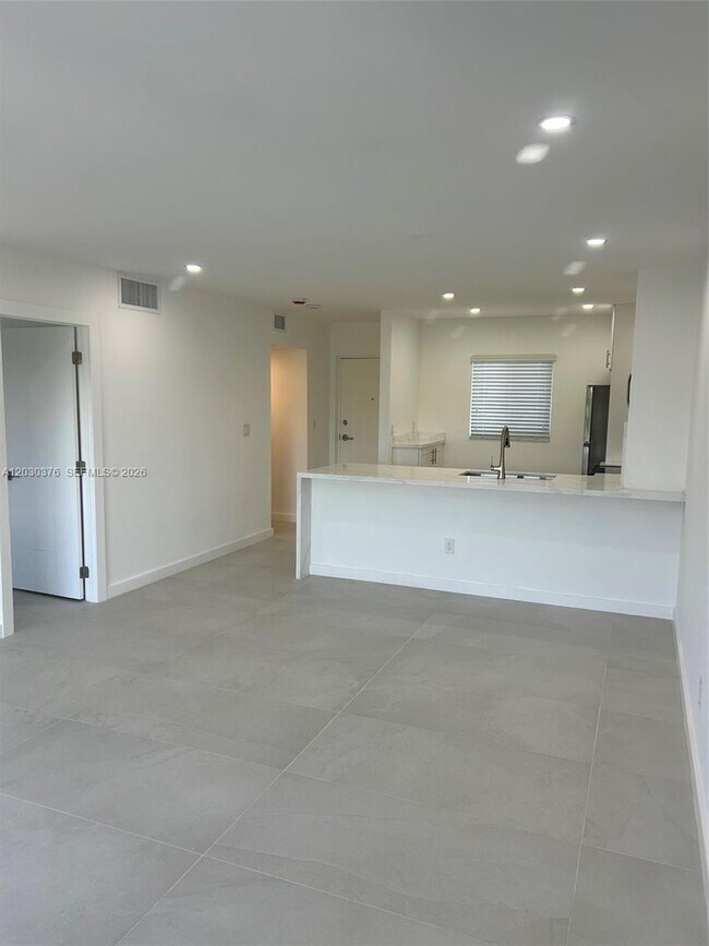 Building Photo - 7732 Camino Real