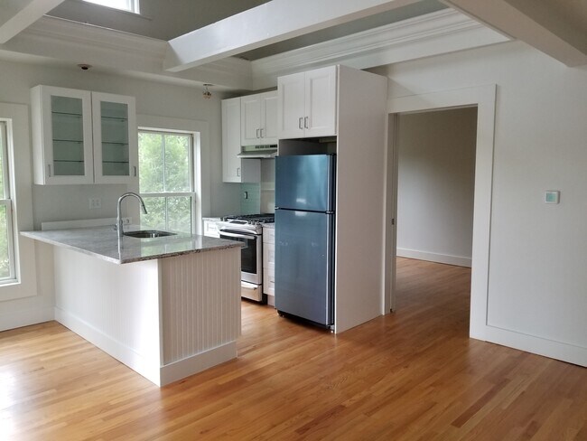 Foto del edificio - 48 Center Hill Rd