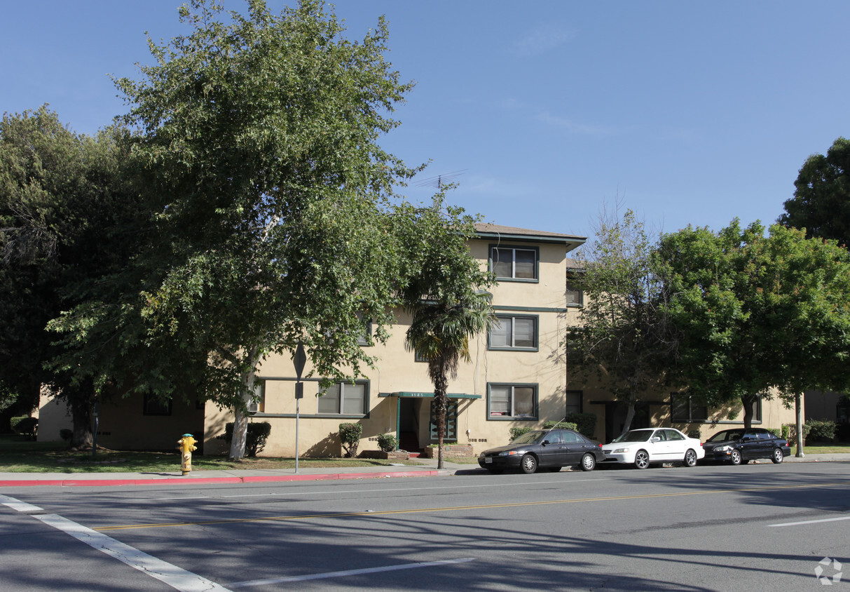 Primary Photo - The Riverside Town House