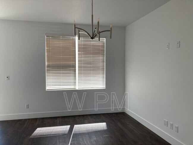 Building Photo - 2061 Santa Rosa Plaza