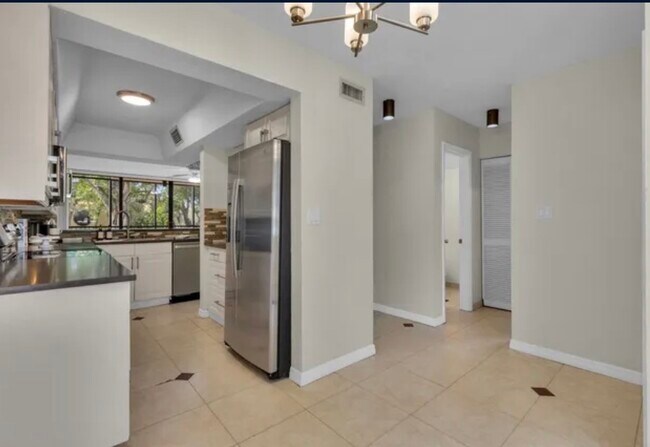Building Photo - 2930 SW 87th Ter