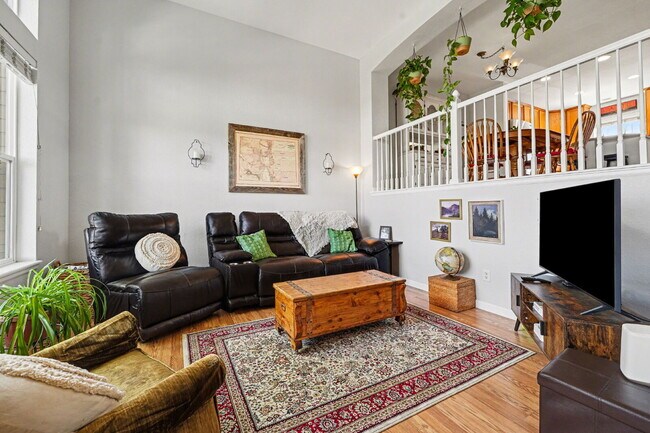 Foto del edificio - "Discover Your Dream Home: Spacious 3-Bedroom Townhouse in Scenic Castle Rock!"