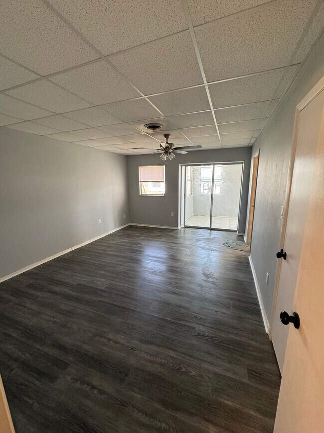 Foto del edificio - 3136 Harbor Blvd