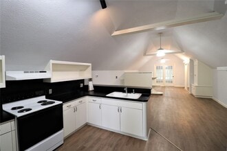 Building Photo - 1702 Cougar Creek