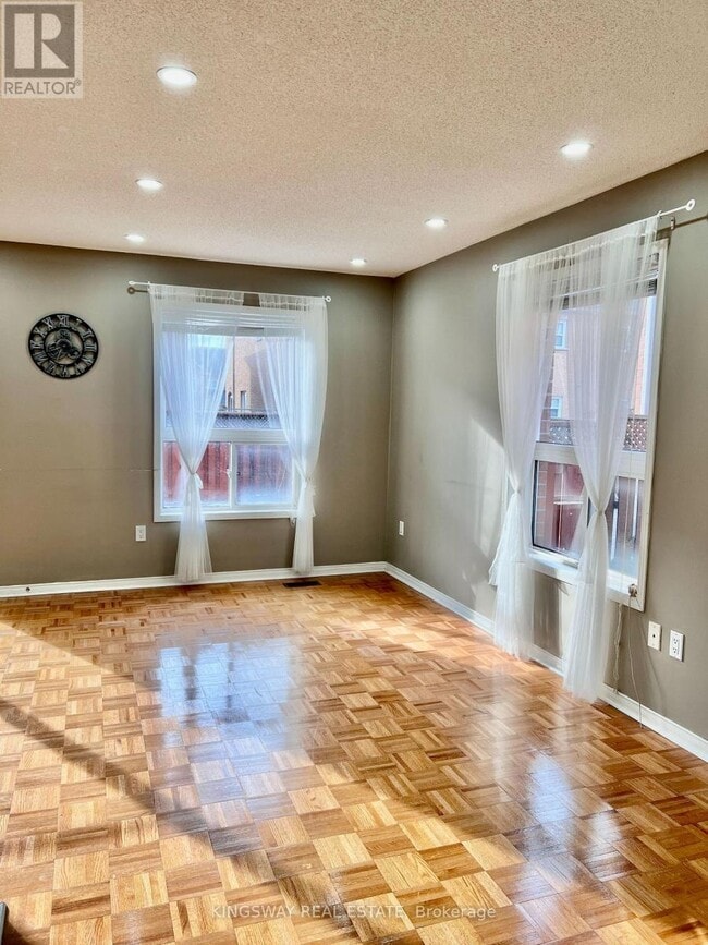 Building Photo - 102 Lucena Crescent