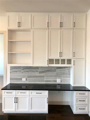 Building Photo - 2323 N Akard St