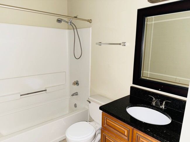 Building Photo - 2 bed 2 bath - 1st floor condo for rent