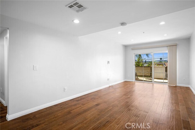 Foto del edificio - 6800 Corbin Ave