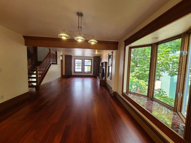 Building Photo - West Pearl St. Beauty - 3 Bed 3 Bath Townh...