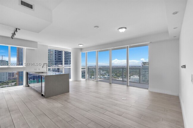 Building Photo - 1080 Brickell Ave