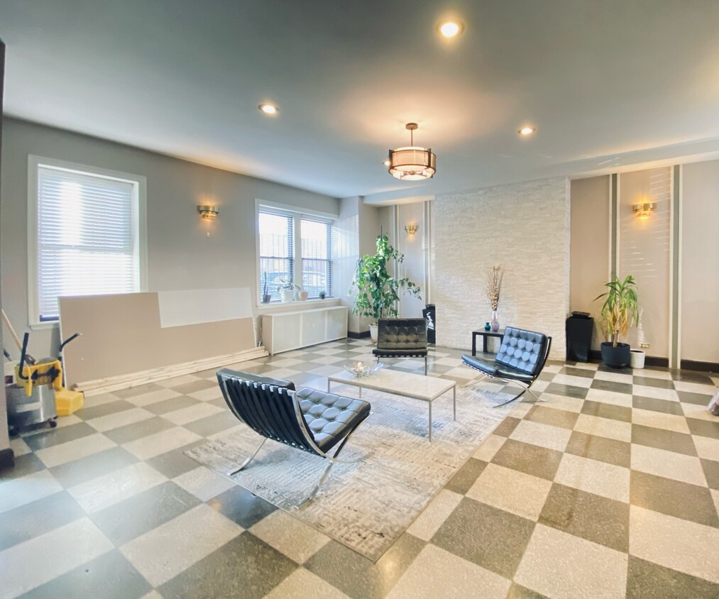 Foto principal - 3927 N Clarendon Ave