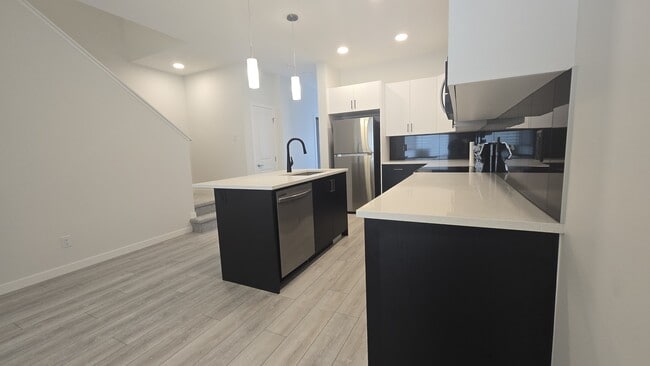 Building Photo - 438 Carringvue Grove NW