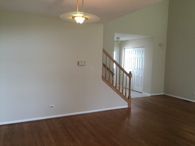 Building Photo - 396 Bentley Pl