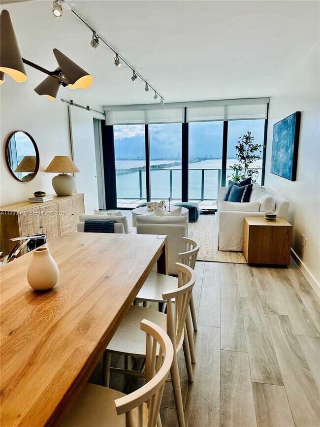 Foto del edificio - 3131 NE 7th Ave