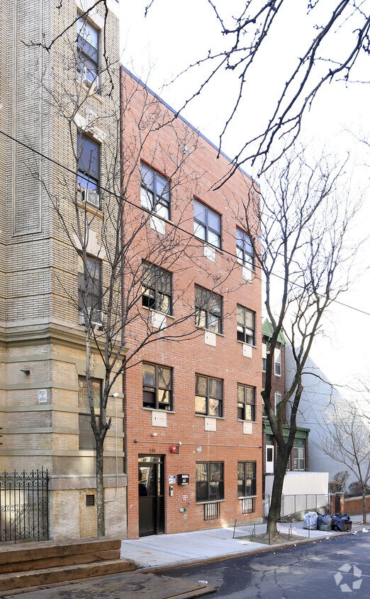 Foto del edificio - 598 E 167th St