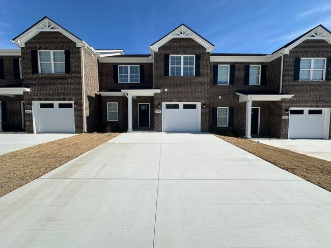 4 Bed 3 Bath Townhome Near The Heart Of Shelbyville - 4 Bed 3 Bath Townhome Near The Heart Of Shelbyville